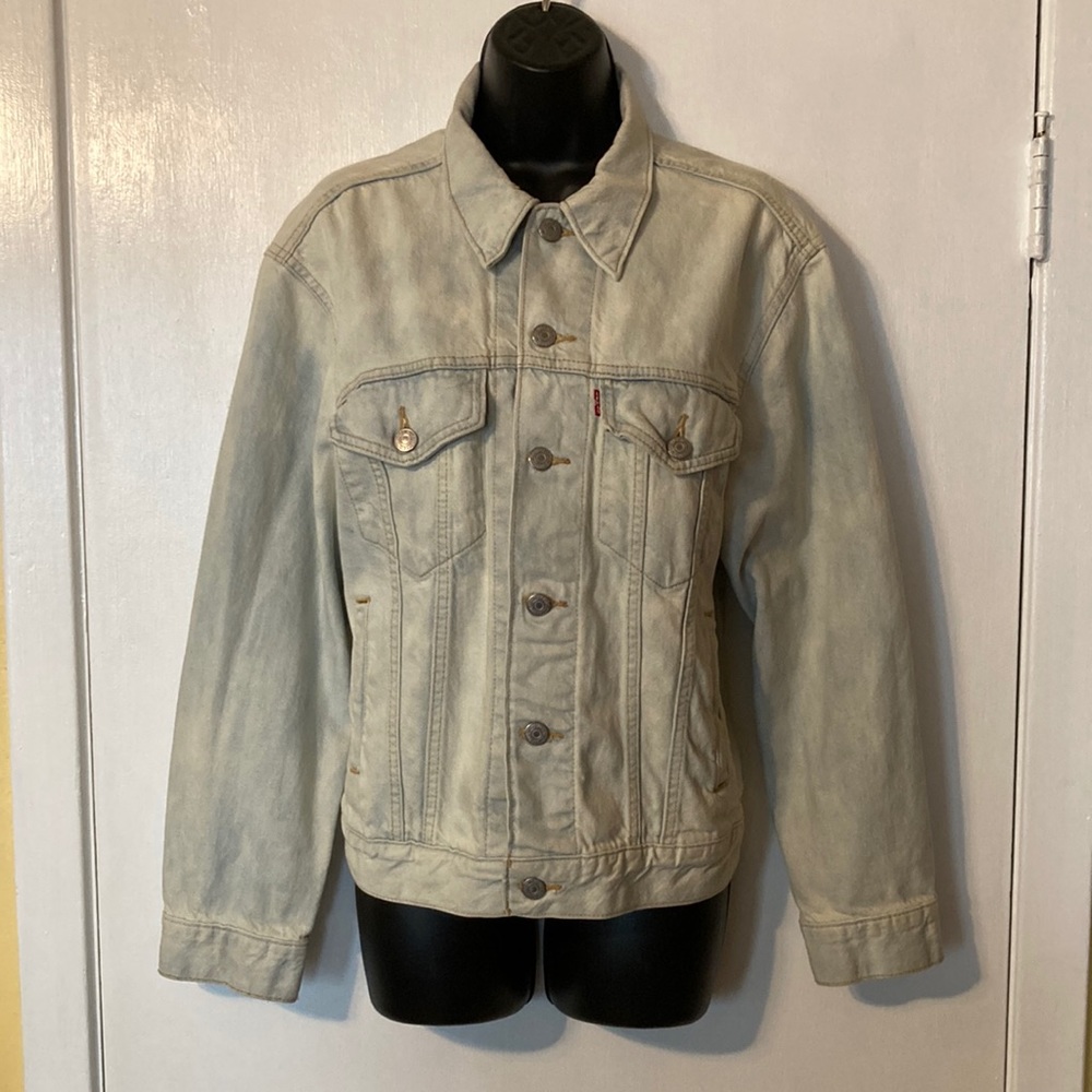 Levi’s Women’s Floral Embroidered Light Wash Jean Denim Jacket